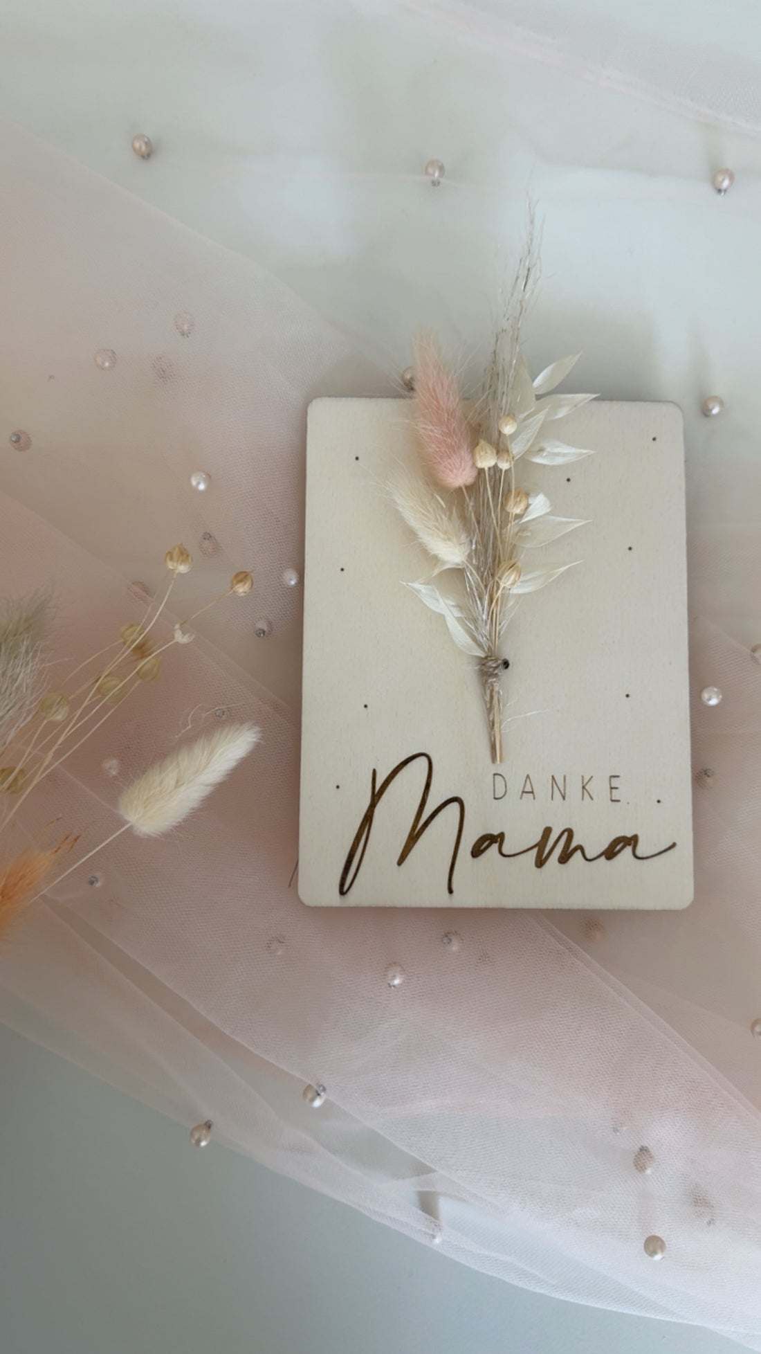 Holzkarte mit Trockenblumen Danke Mama
