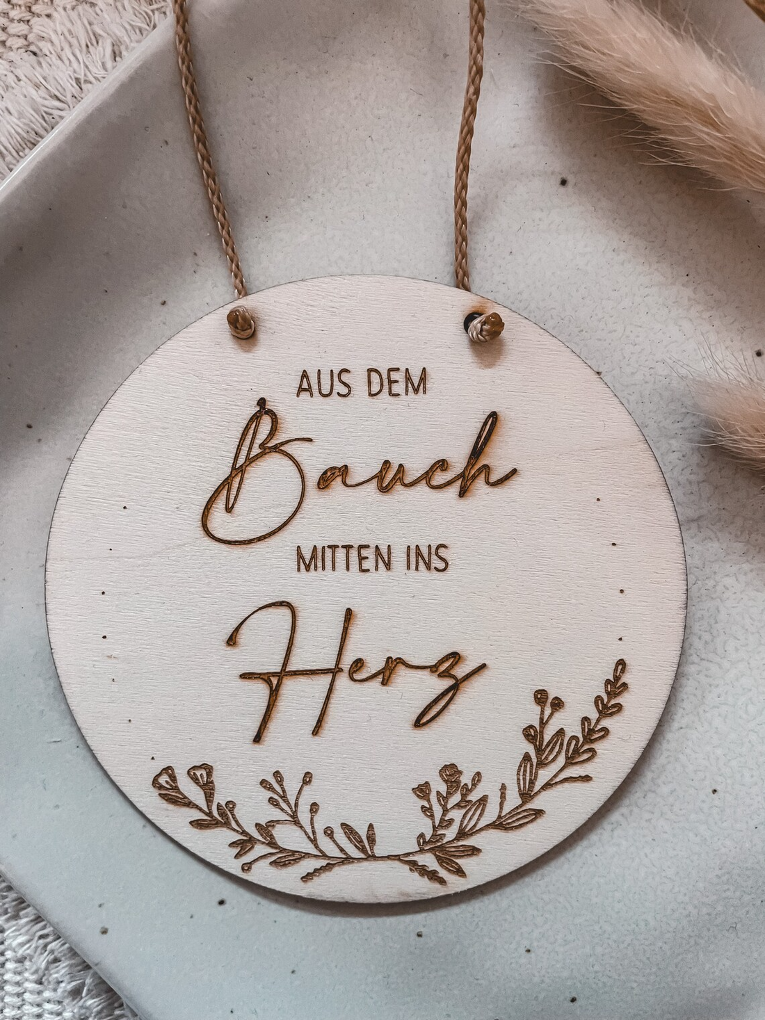 Holzschild "Aus dem Bauch mitten ins Herz"