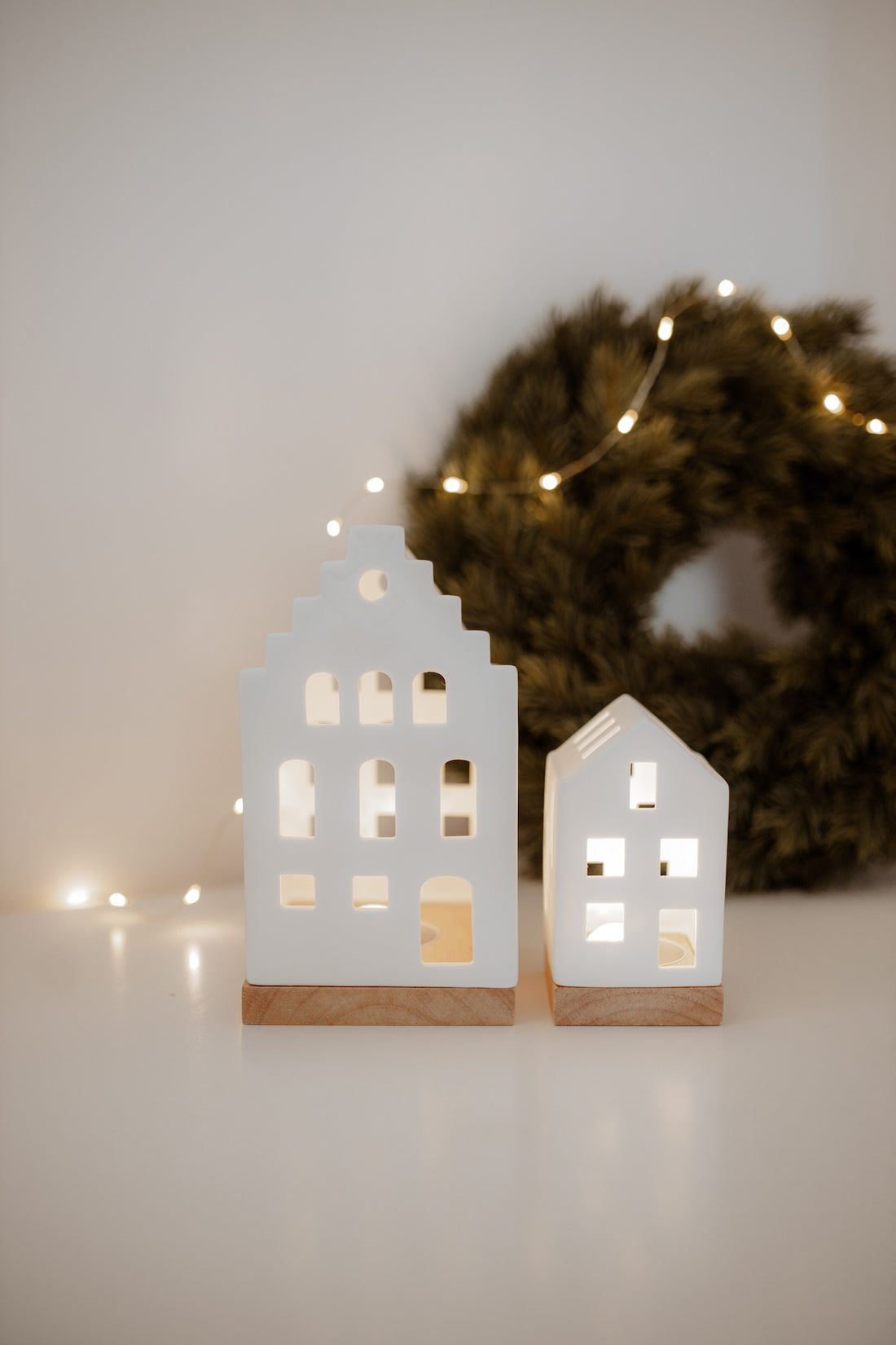Lichterhäuser Porzellan mit Holzfuß